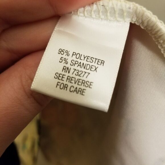 CandiesĀ FloralāSkaterāDressāsizeāMedium - Picture 4 of 4